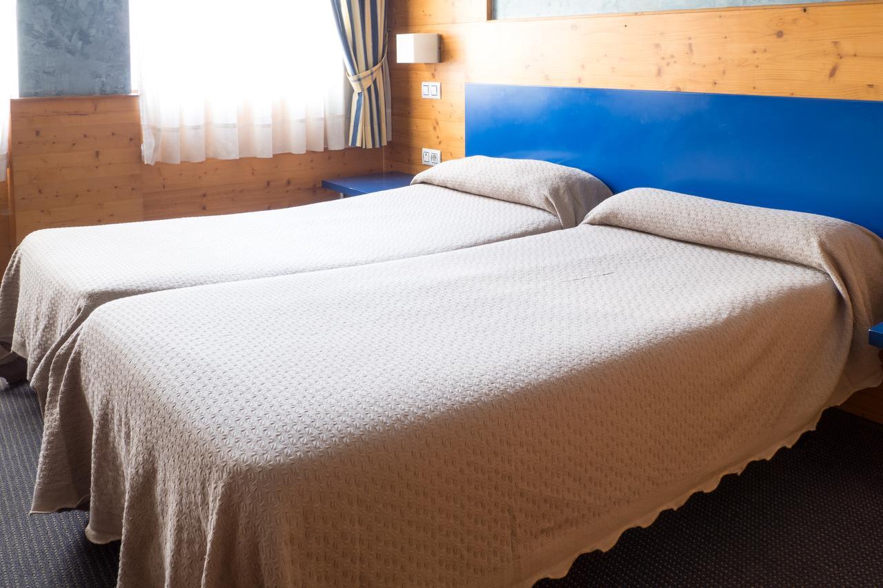 Hotel Bezana Lago Santa Cruz De Bezana Eksteriør bilde