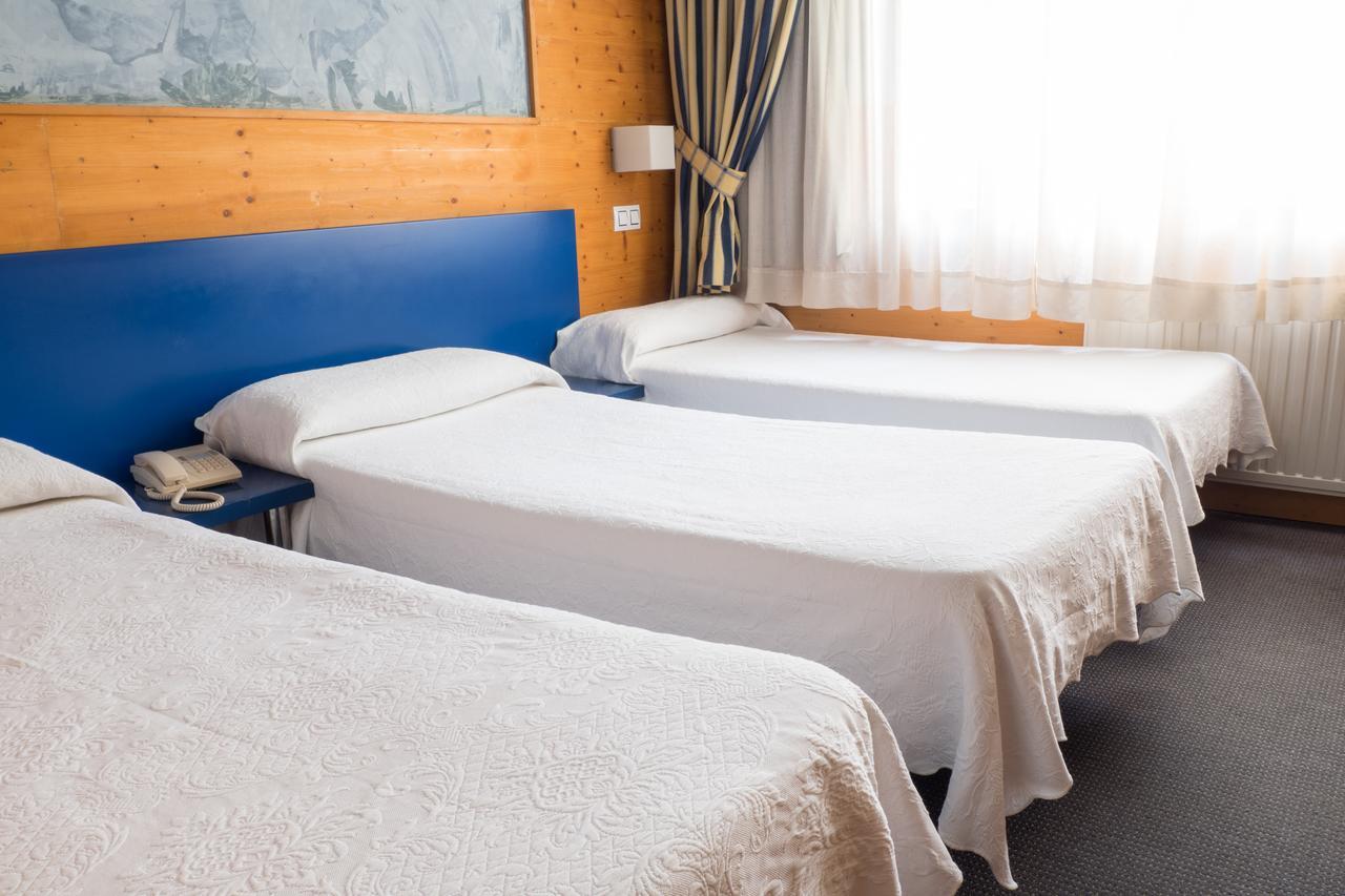 Hotel Bezana Lago Santa Cruz De Bezana Eksteriør bilde