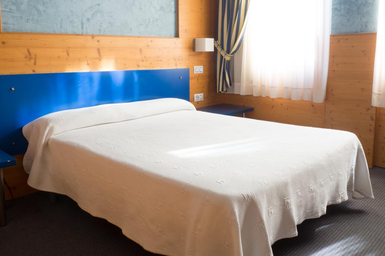 Hotel Bezana Lago Santa Cruz De Bezana Eksteriør bilde