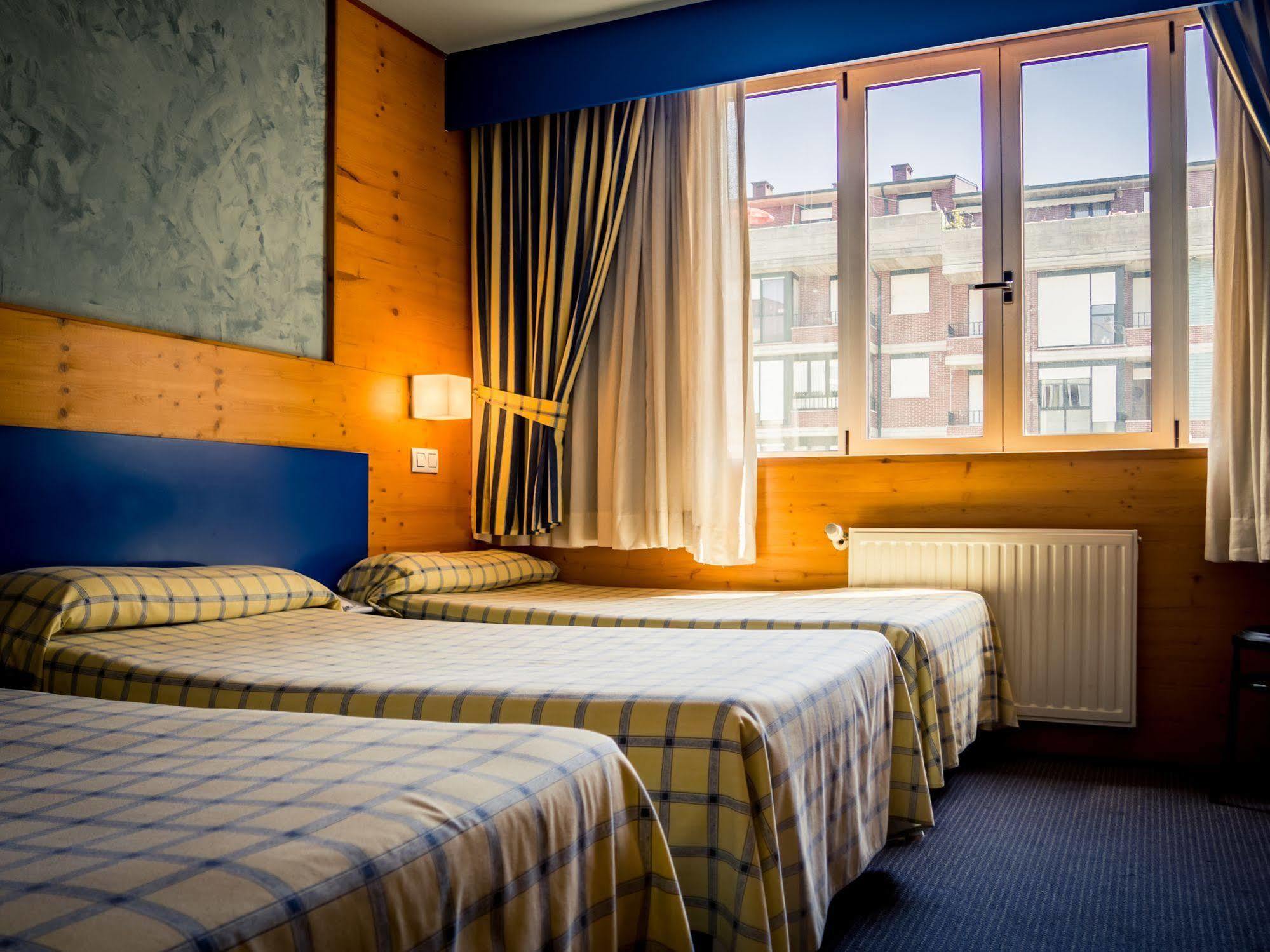 Hotel Bezana Lago Santa Cruz De Bezana Eksteriør bilde