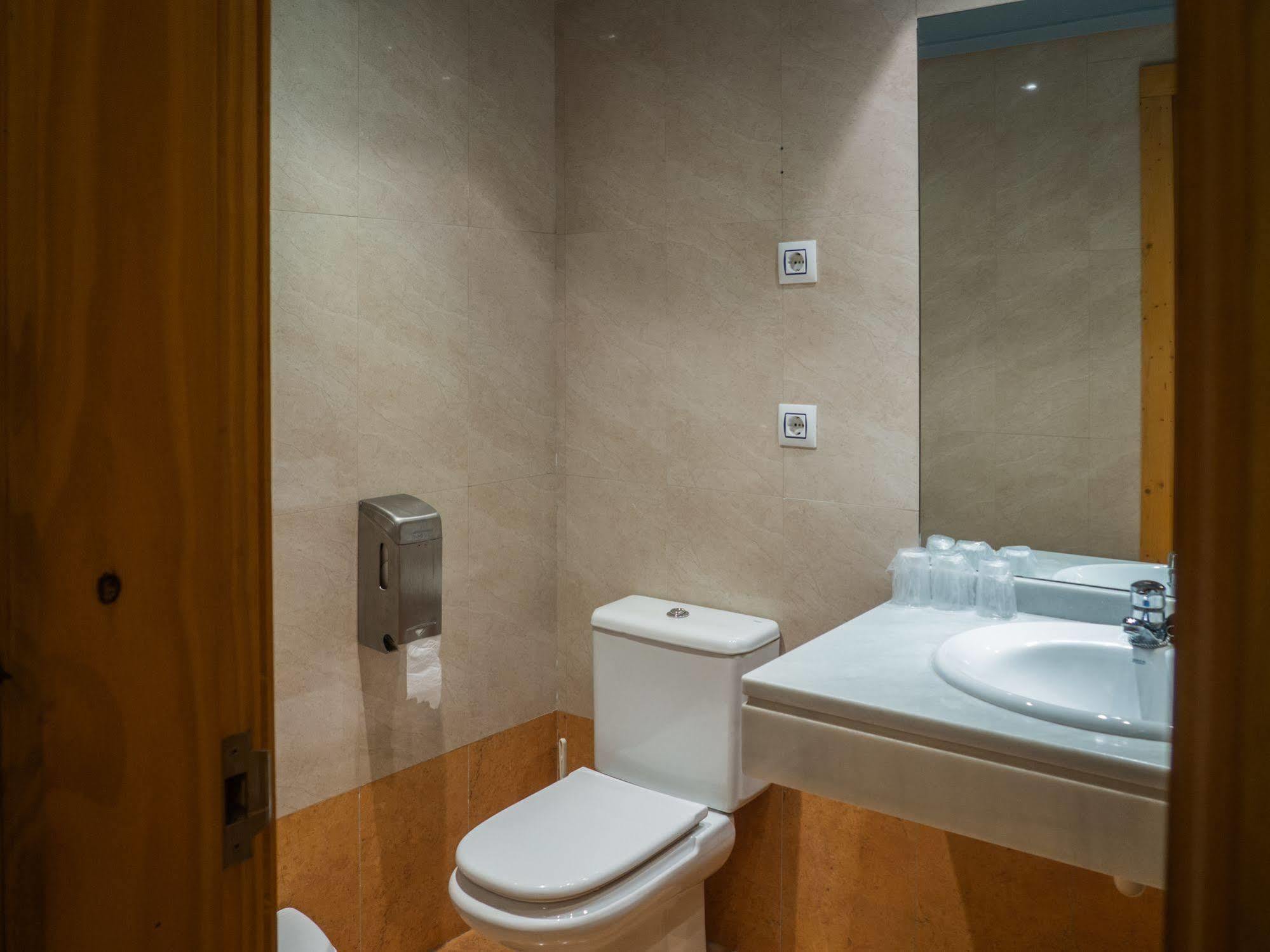 Hotel Bezana Lago Santa Cruz De Bezana Eksteriør bilde