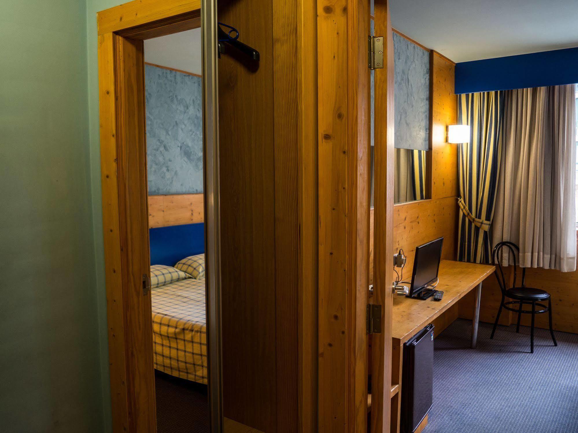 Hotel Bezana Lago Santa Cruz De Bezana Eksteriør bilde