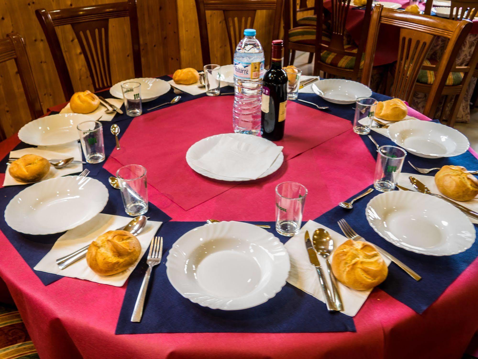 Hotel Bezana Lago Santa Cruz De Bezana Eksteriør bilde