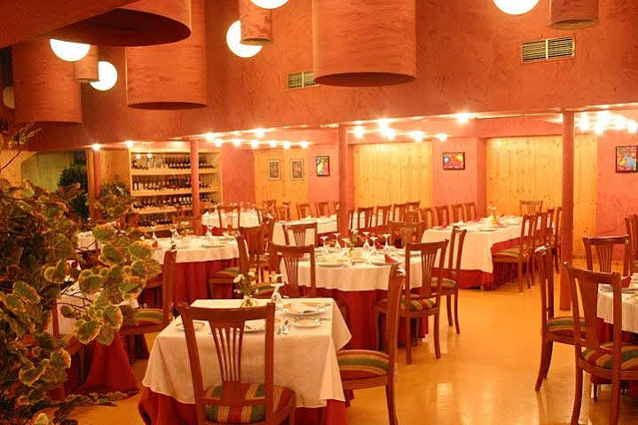 Hotel Bezana Lago Santa Cruz De Bezana Eksteriør bilde